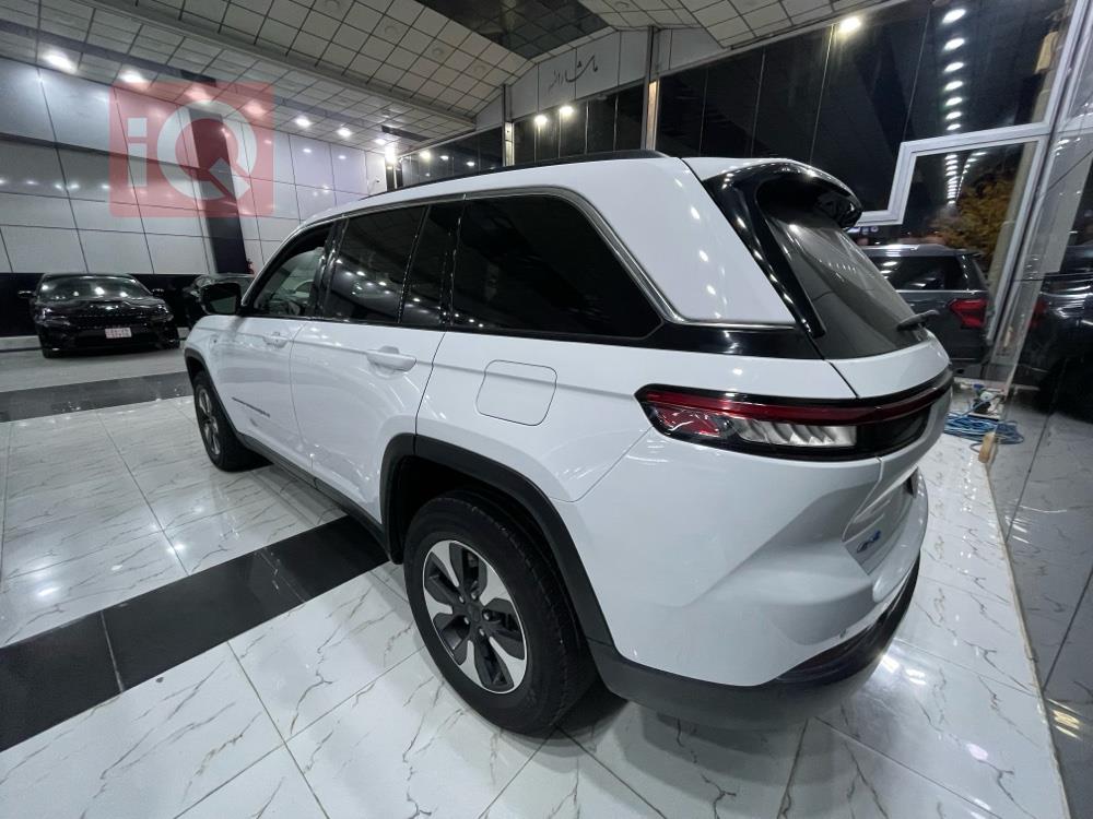 جیپ گراند شیرۆکی